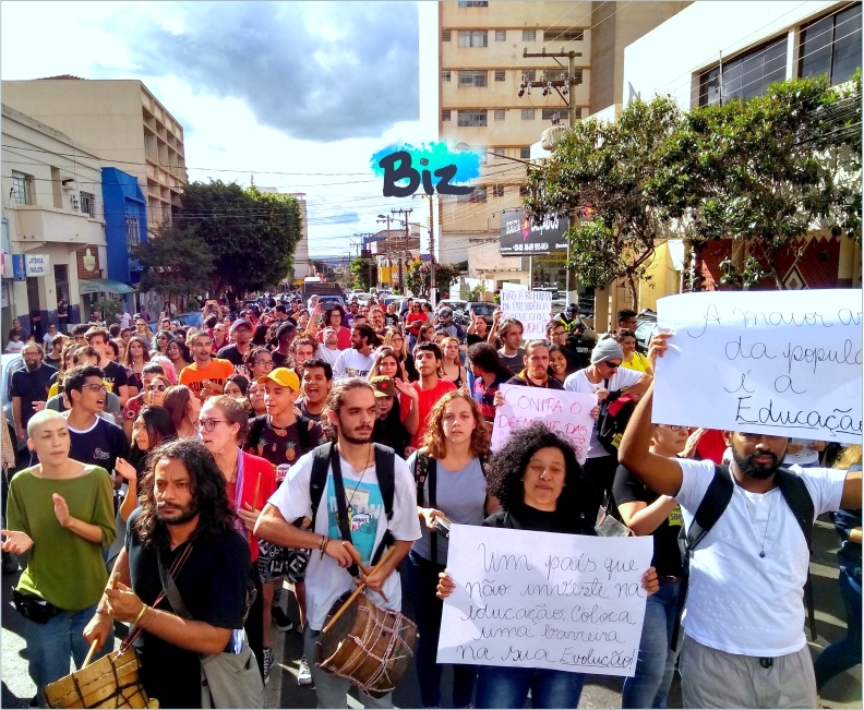 Ourinhos Tem Manifestação Pela Educação Nas Ruas Do Centro - Jornal Biz